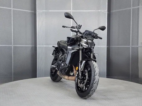 2024 Yamaha MT-09 (FZ-09), чёрный, 1199000 рублей, вид 3
