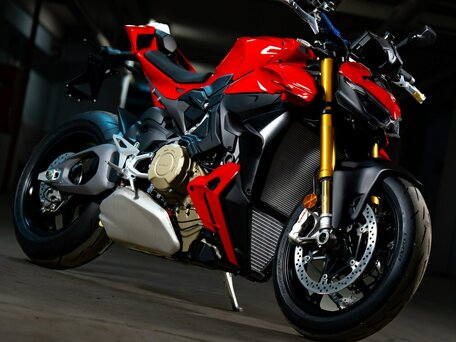 2026 Ducati Streetfighter V4, красный, 3450000 рублей, вид 4