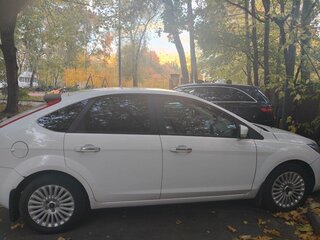 2010 Ford Focus II Рестайлинг, белый, 700000 рублей, вид 2