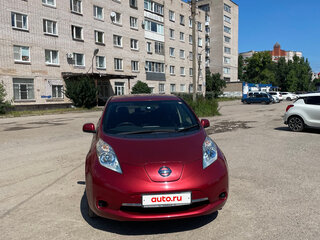 2014 Nissan Leaf (EM57) I (ZE0/AZE0), пурпурный, 950000 рублей, вид 3