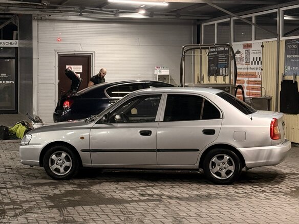 2004 Hyundai Accent ТагАЗ II, серебристый, 320000 рублей - вид 5