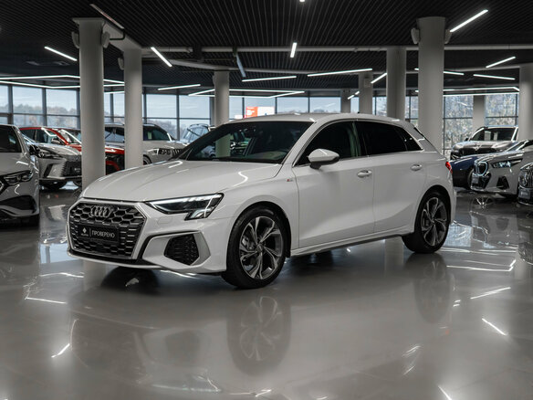 2021 Audi A3 Sportback 35 TFSI IV (8Y), белый, 2880000 рублей