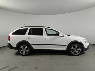 2012 Skoda Octavia Scout II (A5) Рестайлинг, белый, 950000 рублей, вид 4