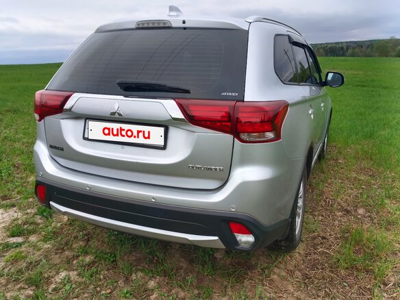 2017 Mitsubishi Outlander III Рестайлинг 2, серебристый, 1760000 рублей - вид 8