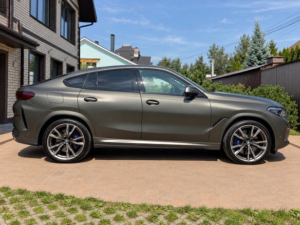 2020 BMW X6 M50d III (G06), зелёный, 7400000 рублей - вид 2