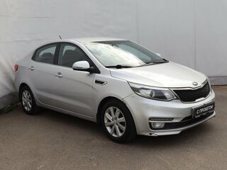 2015 Kia Rio III Рестайлинг, серебристый, 899000 рублей, вид 3