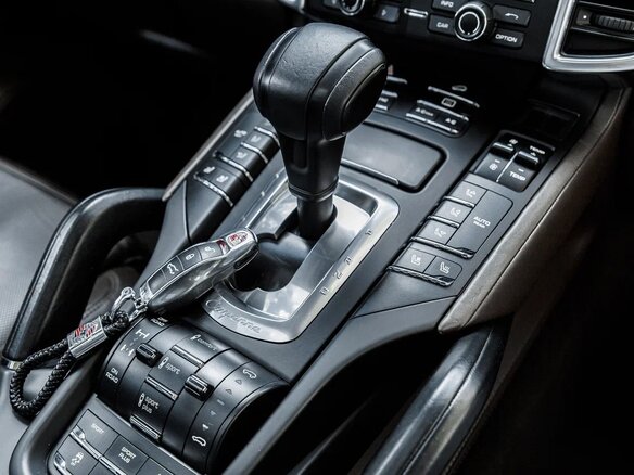 2015 Porsche Cayenne Turbo II Рестайлинг (958), серый, 4850000 рублей - вид 13