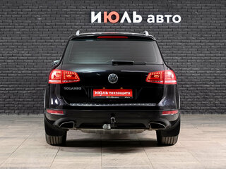 2011 Volkswagen Touareg II, чёрный, 1570000 рублей, вид 5