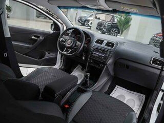 2019 Volkswagen Polo V Рестайлинг, белый, 995000 рублей, вид 5