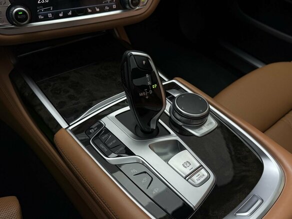 2020 BMW 7 серии 740Li xDrive VI (G11/G12) Рестайлинг, серый - вид 18