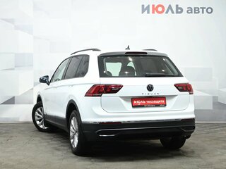 2021 Volkswagen Tiguan II Рестайлинг, белый, 2650000 рублей, вид 4