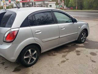 2010 Kia Rio II Рестайлинг, серебристый, 500000 рублей, вид 3