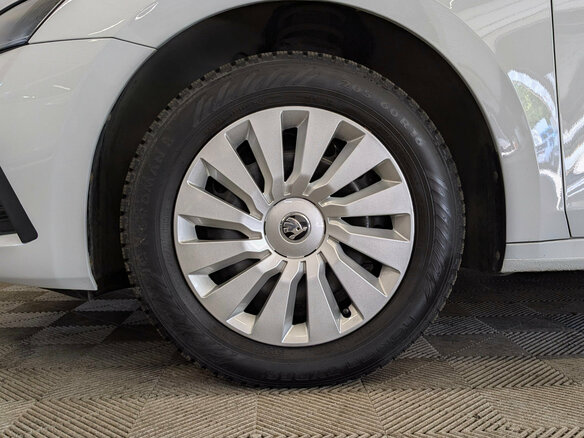 2021 Skoda Octavia IV (A8), белый, 2090000 рублей - вид 17