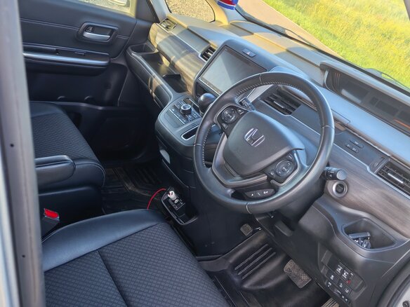 2020 Honda Freed+ II Рестайлинг, серебристый, 1850000 рублей - вид 4