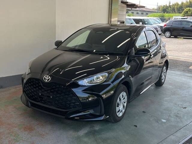 Открыть фотографии: Toyota Yaris IV