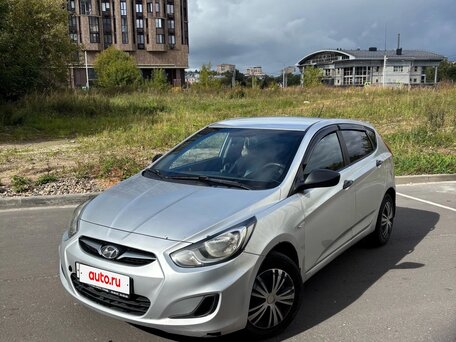 2013 Hyundai Solaris I, серебристый, 440000 рублей, вид 2
