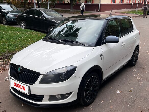2012 Skoda Fabia II Рестайлинг, белый, 750000 рублей