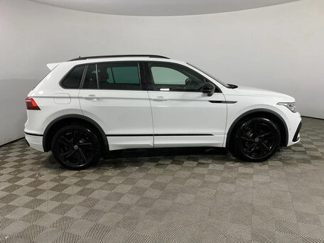 2021 Volkswagen Tiguan II Рестайлинг, белый, 3500000 рублей, вид 3