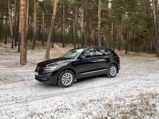 2021 Volkswagen Tiguan II Рестайлинг, чёрный, 3500000 рублей, вид 2
