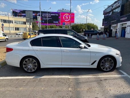2020 BMW 5 серии 530d xDrive VII (G30/G31/G38), белый, 3920000 рублей, вид 5