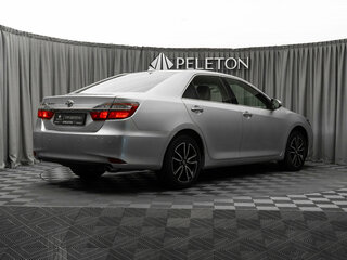2017 Toyota Camry VII (XV50) Рестайлинг 2, серебристый, 2400000 рублей, вид 5