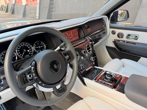 2020 Rolls-Royce Cullinan Black Badge I (Series I), серый, 28500000 рублей - вид 12