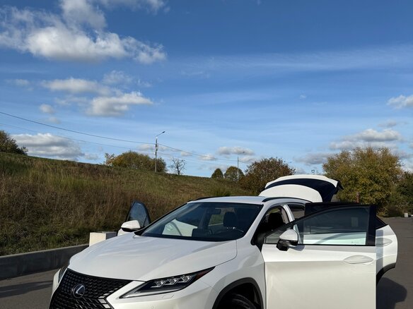 2019 Lexus RX 300 IV Рестайлинг, белый, 5250000 рублей