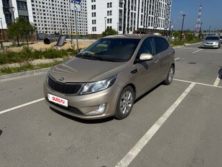 2013 Kia Rio 4-speed III, бежевый, 930000 рублей, вид 1
