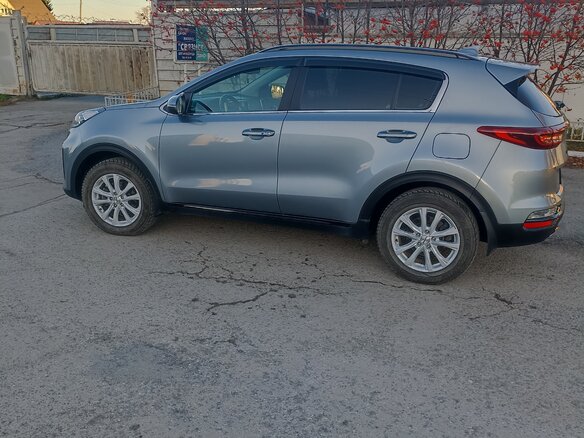 2021 Kia Sportage IV Рестайлинг, серый, 2458000 рублей - вид 4