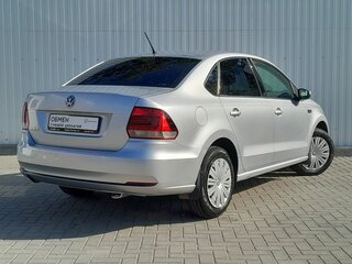 2016 Volkswagen Polo V Рестайлинг, серебристый, 909000 рублей, вид 4