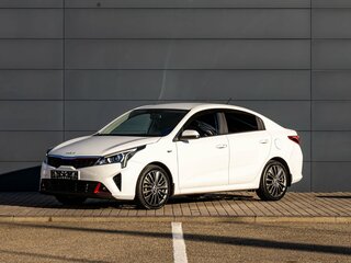 2021 Kia Rio IV Рестайлинг, белый, 1695000 рублей, вид 1