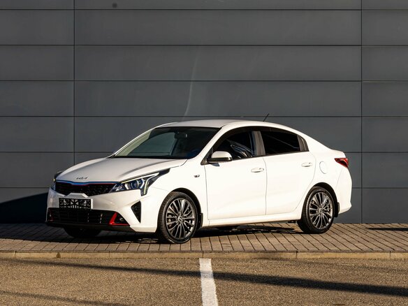 2021 Kia Rio IV Рестайлинг, белый, 1555000 рублей