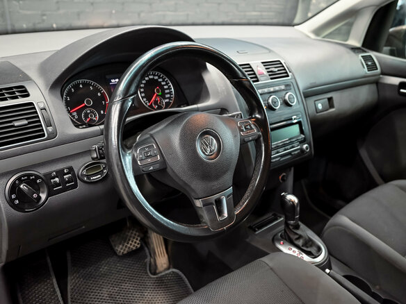 2012 Volkswagen Touran I Рестайлинг 2, коричневый, 1100000 рублей - вид 15