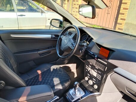 2011 Opel Astra H Рестайлинг, белый, 515000 рублей, вид 4