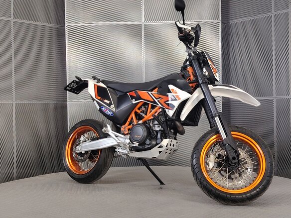 2015 KTM 690 SMC, белый, 627000 рублей - вид 1