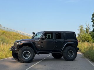 2020 Jeep Wrangler IV (JL), серебристый, 5900000 рублей, вид 3