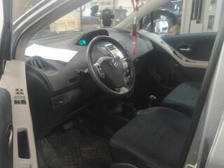 2008 Toyota Yaris Multimode II, серебристый, 470000 рублей, вид 5