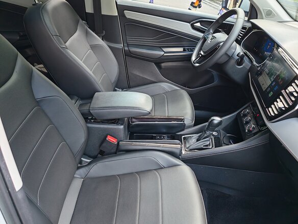 2023 Jetta VS7 I Рестайлинг 1, белый, 1850000 рублей - вид 8