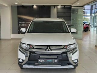 2018 Mitsubishi Outlander III Рестайлинг 2, белый, 1967000 рублей, вид 2