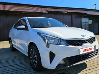2021 Kia Rio IV Рестайлинг, белый, 920000 рублей, вид 3