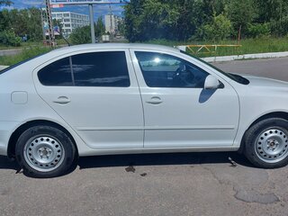 2012 Skoda Octavia II (A5) Рестайлинг, белый, 1250000 рублей, вид 4