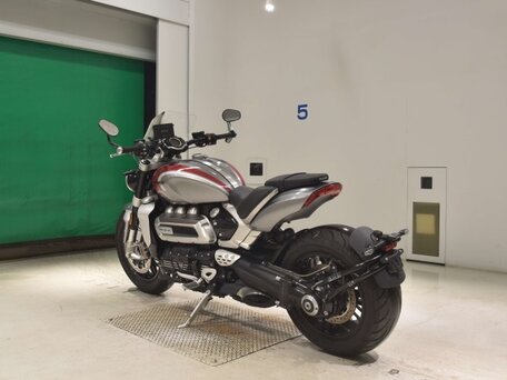 2022 Triumph Rocket III, серебристый, 1994000 рублей, вид 5