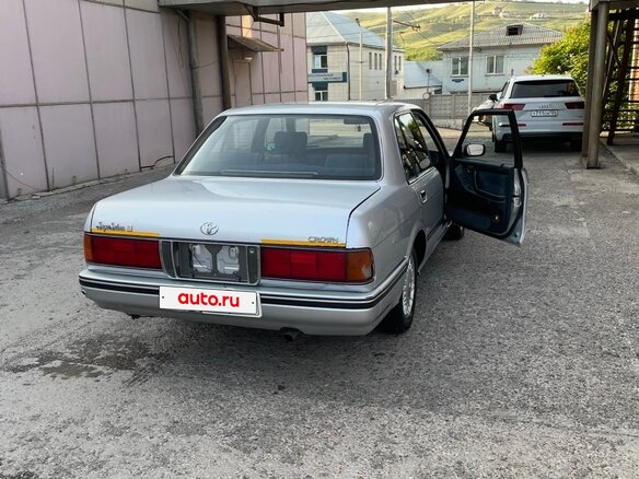 1994 Toyota Crown VIII (S130), серебристый, 305000 рублей - вид 5
