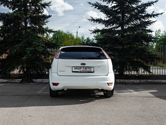 2009 Ford Focus II Рестайлинг, белый - вид 5