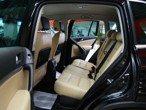 2011 Volkswagen Tiguan I Рестайлинг, чёрный, 990000 рублей - вид 5