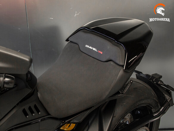 2023 Ducati Diavel V4, чёрный, 2577382 рублей - вид 15
