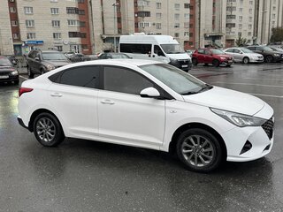 2022 Hyundai Solaris II Рестайлинг, белый, 1750000 рублей, вид 5