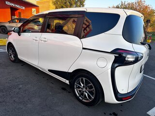 2017 Toyota Sienta II, белый, 1380000 рублей, вид 5