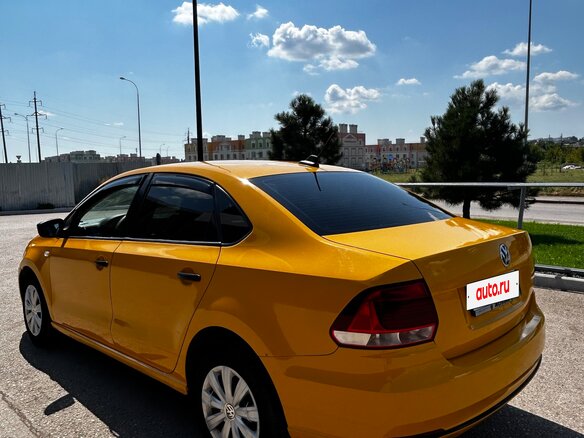 2017 Volkswagen Polo V Рестайлинг, жёлтый, 395000 рублей - вид 6