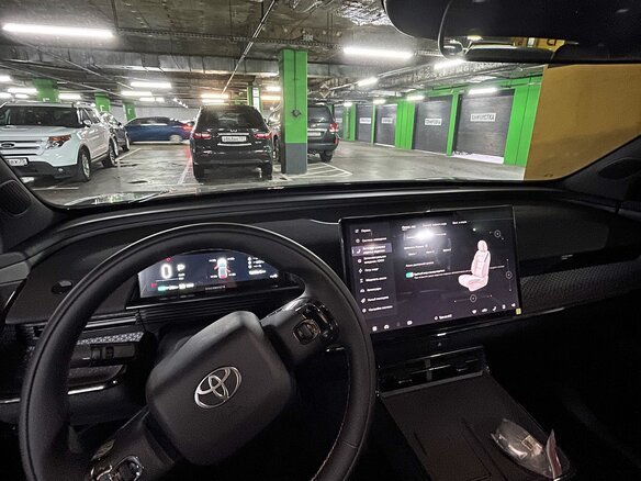 2026 Toyota bZ3X 58.3 kWh, чёрный - вид 4
